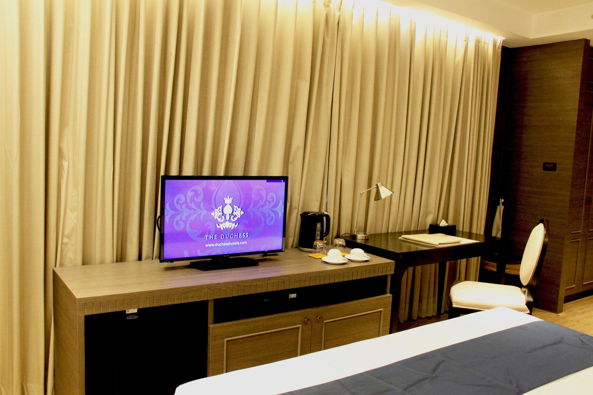 The Duchess Hotel - Sha Plus Бангкок Экстерьер фото